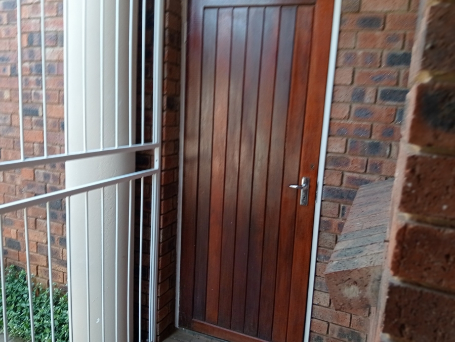 2 Bedroom Property for Sale in Langenhovenpark Free State
